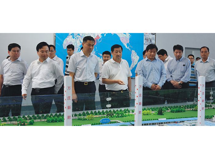 安阳市委书记李公乐（左三）上任伊始即赴快猫短视频在线观看调研